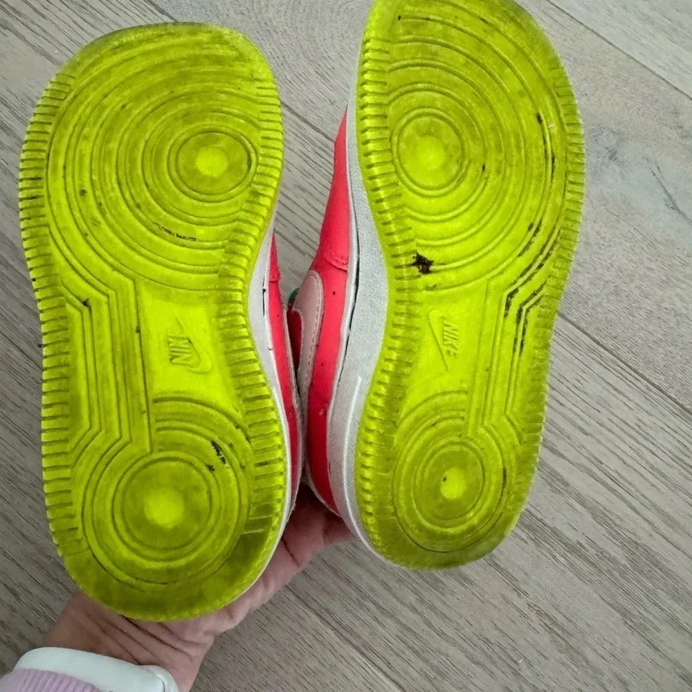 Kids Air Force 1 sneakers size 9